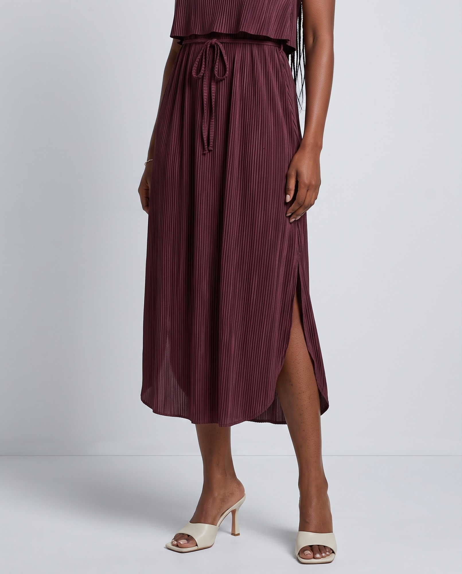 Fall Wedding Guest Romantic Wine Red — view 3
